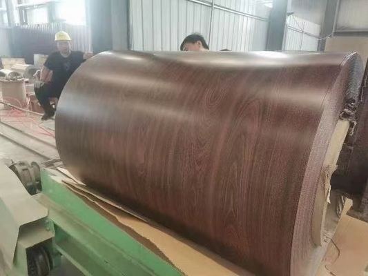 Material de construção SGCC bobina de aço pré-pintada personalizada com padrão de madeira 0,12-1,5 mm rolos de telhado de metal PE/HDP